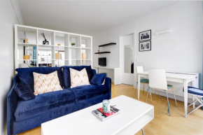 BnBNook - Cozy Studio with Balcony - Eiffel Tower